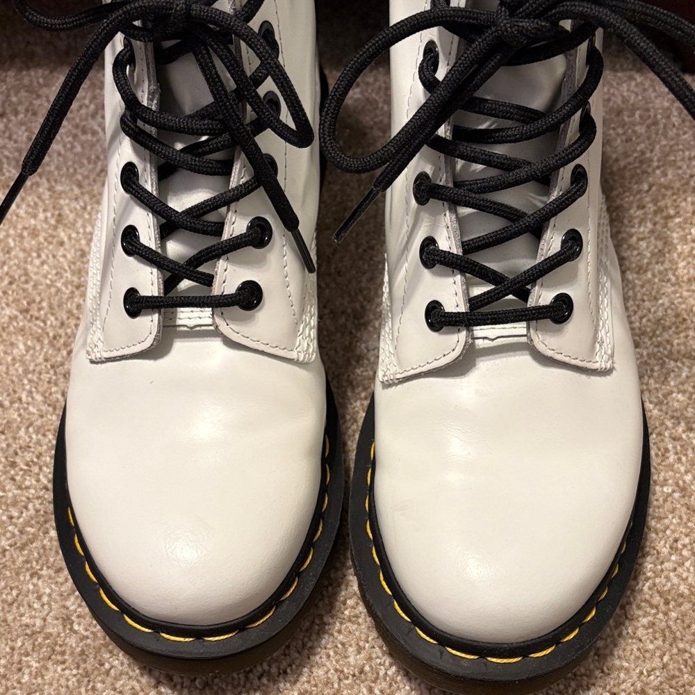 Dr. Martens Airwalk White Combat Boots with Black Laces Womens Size 9 - Picture 2 of 14